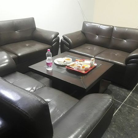 Hotel Aero Stay New Delhi Bagian luar foto