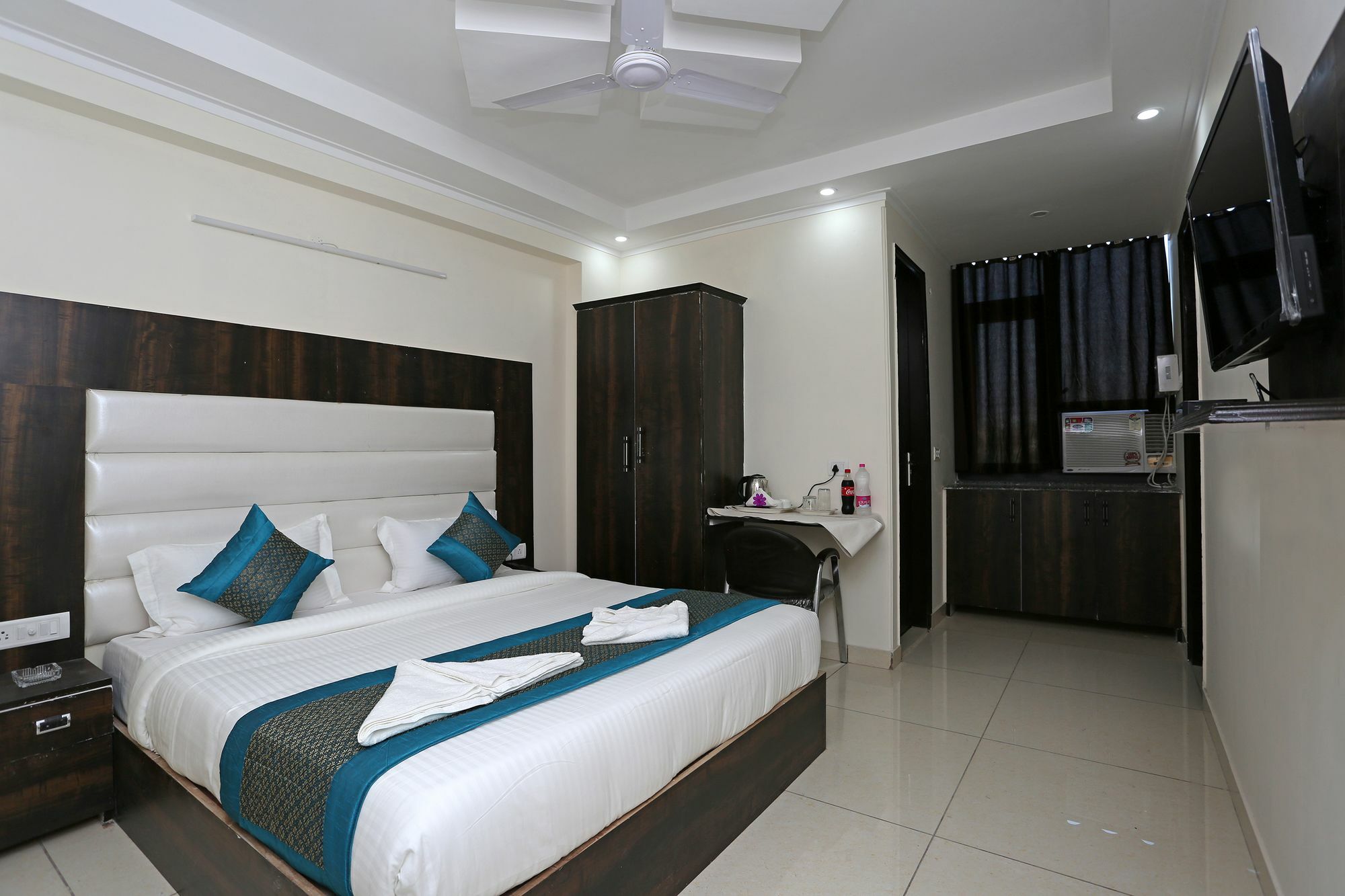 Hotel Aero Stay New Delhi Bagian luar foto