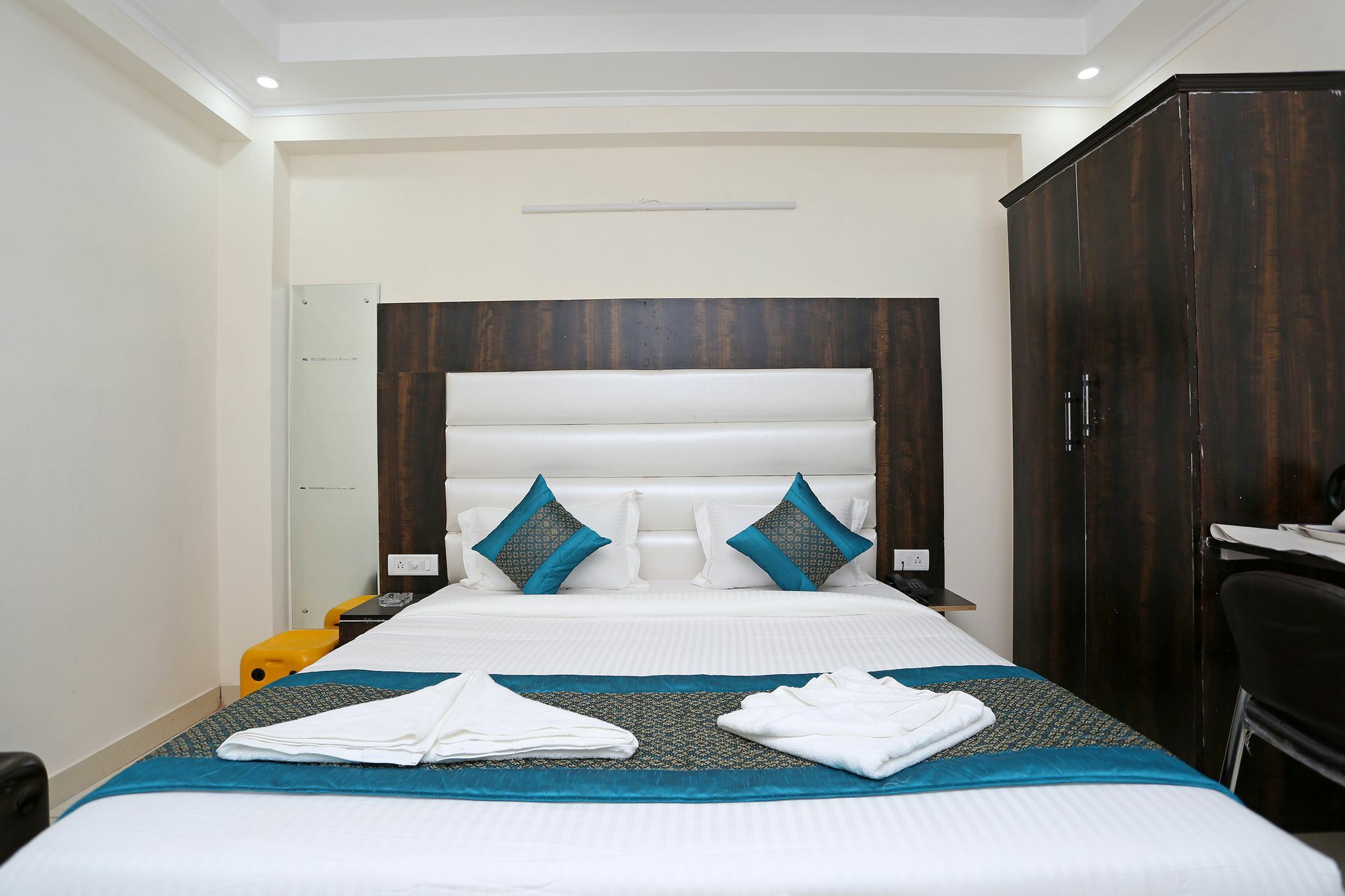 Hotel Aero Stay New Delhi Bagian luar foto