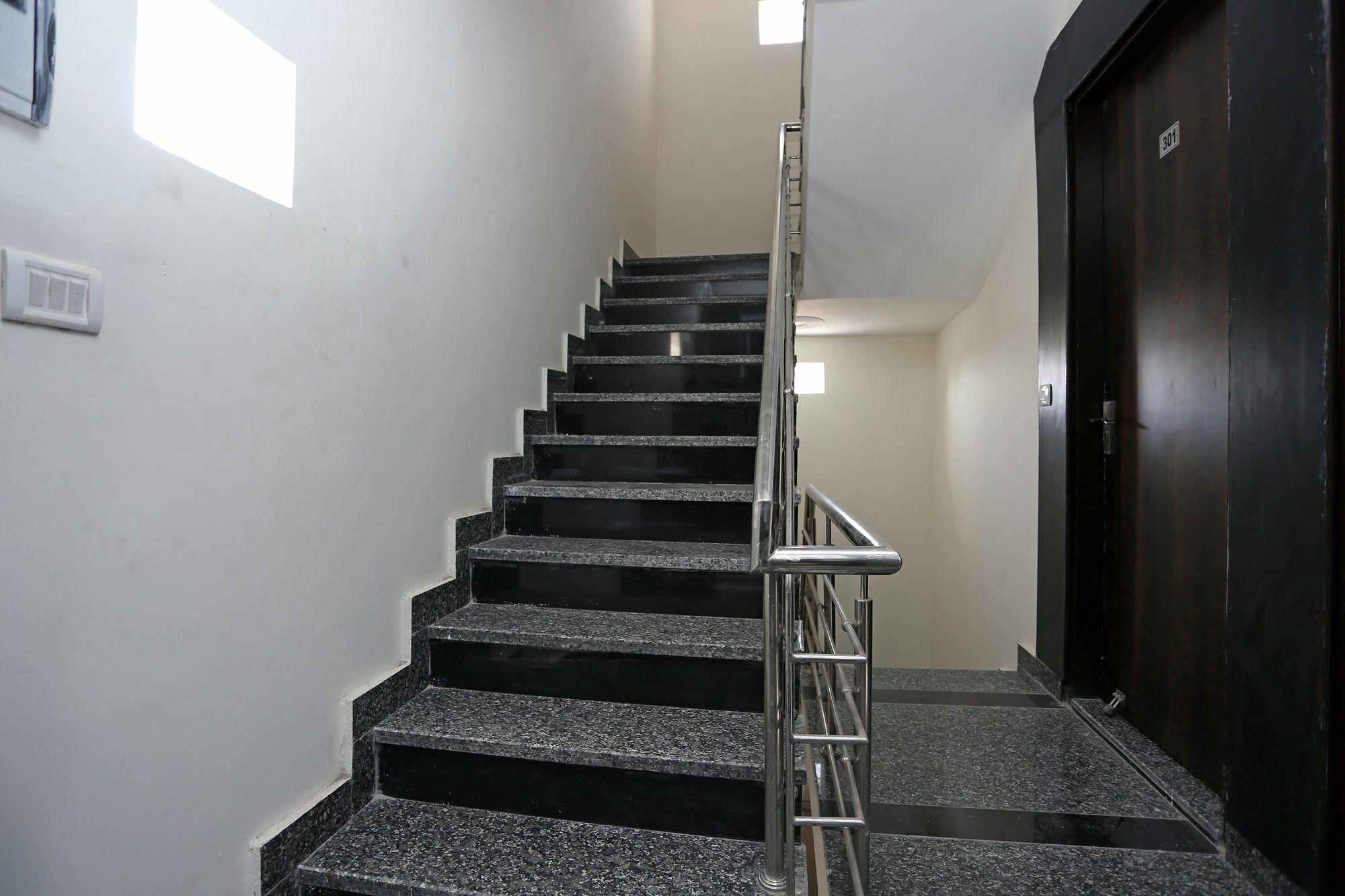 Hotel Aero Stay New Delhi Bagian luar foto