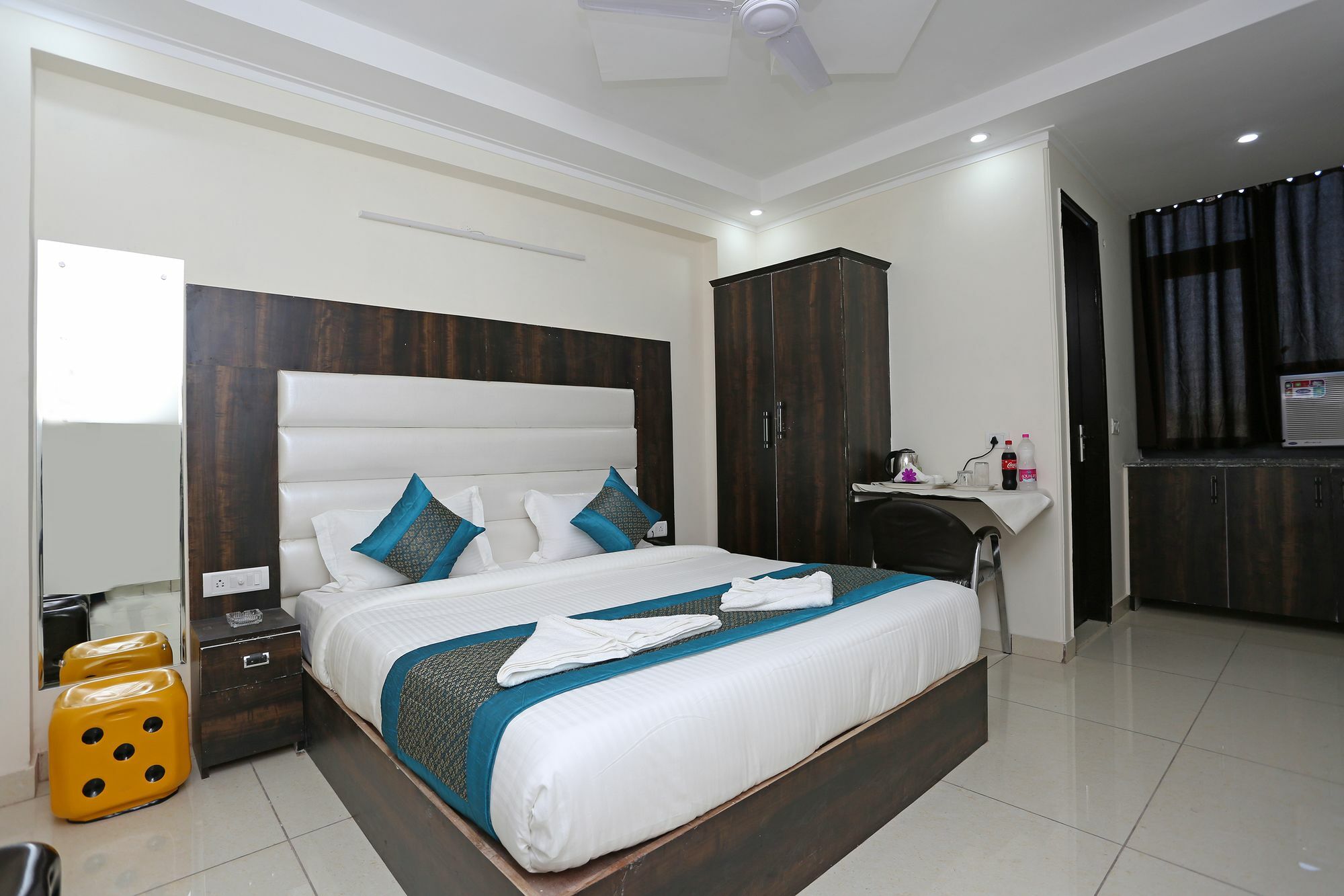 Hotel Aero Stay New Delhi Bagian luar foto