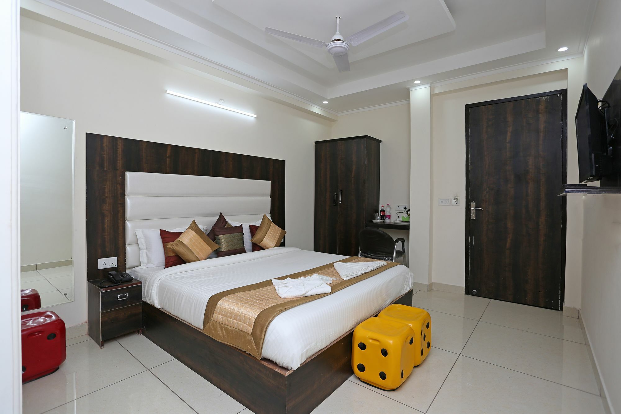 Hotel Aero Stay New Delhi Bagian luar foto