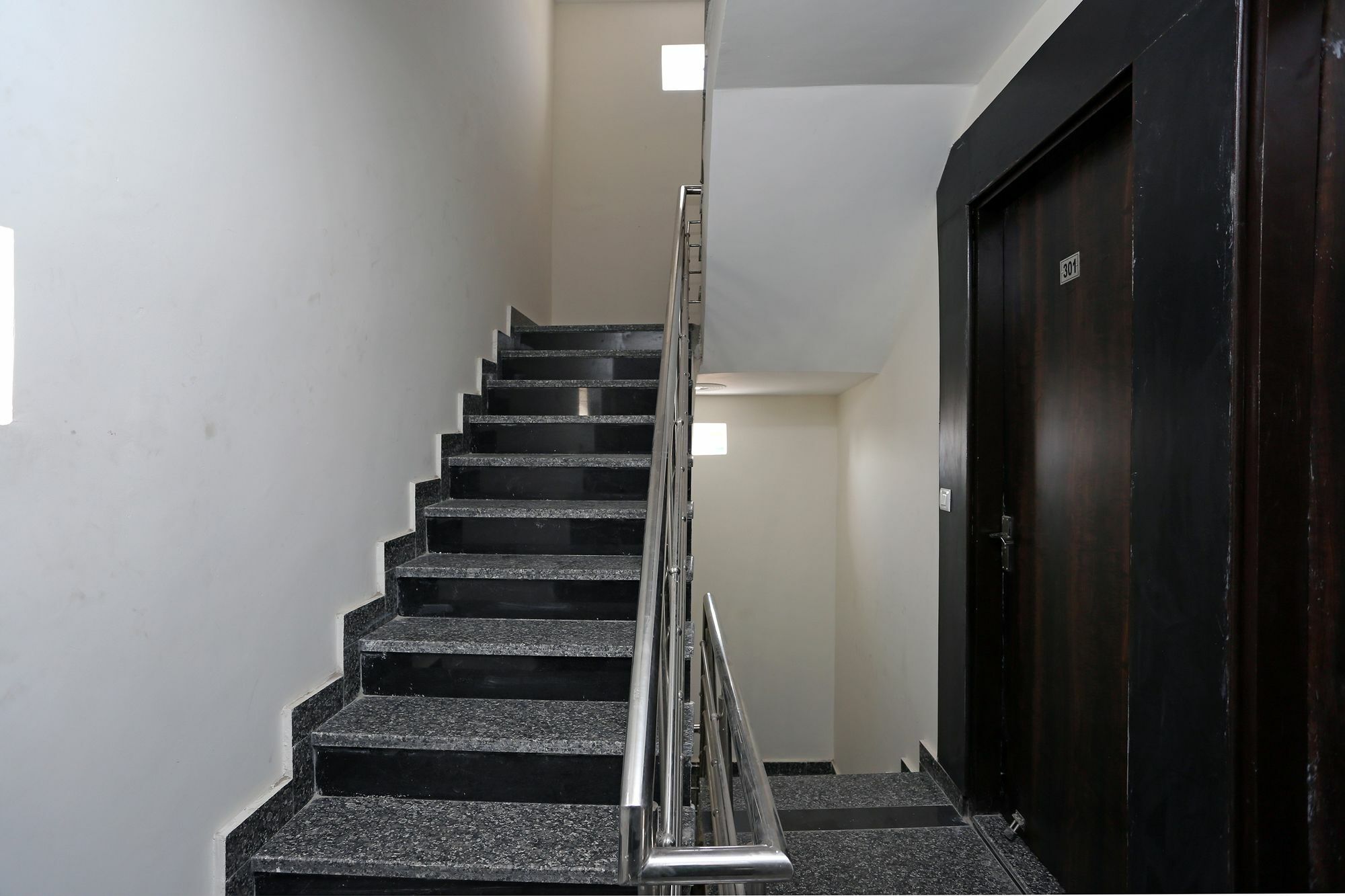 Hotel Aero Stay New Delhi Bagian luar foto