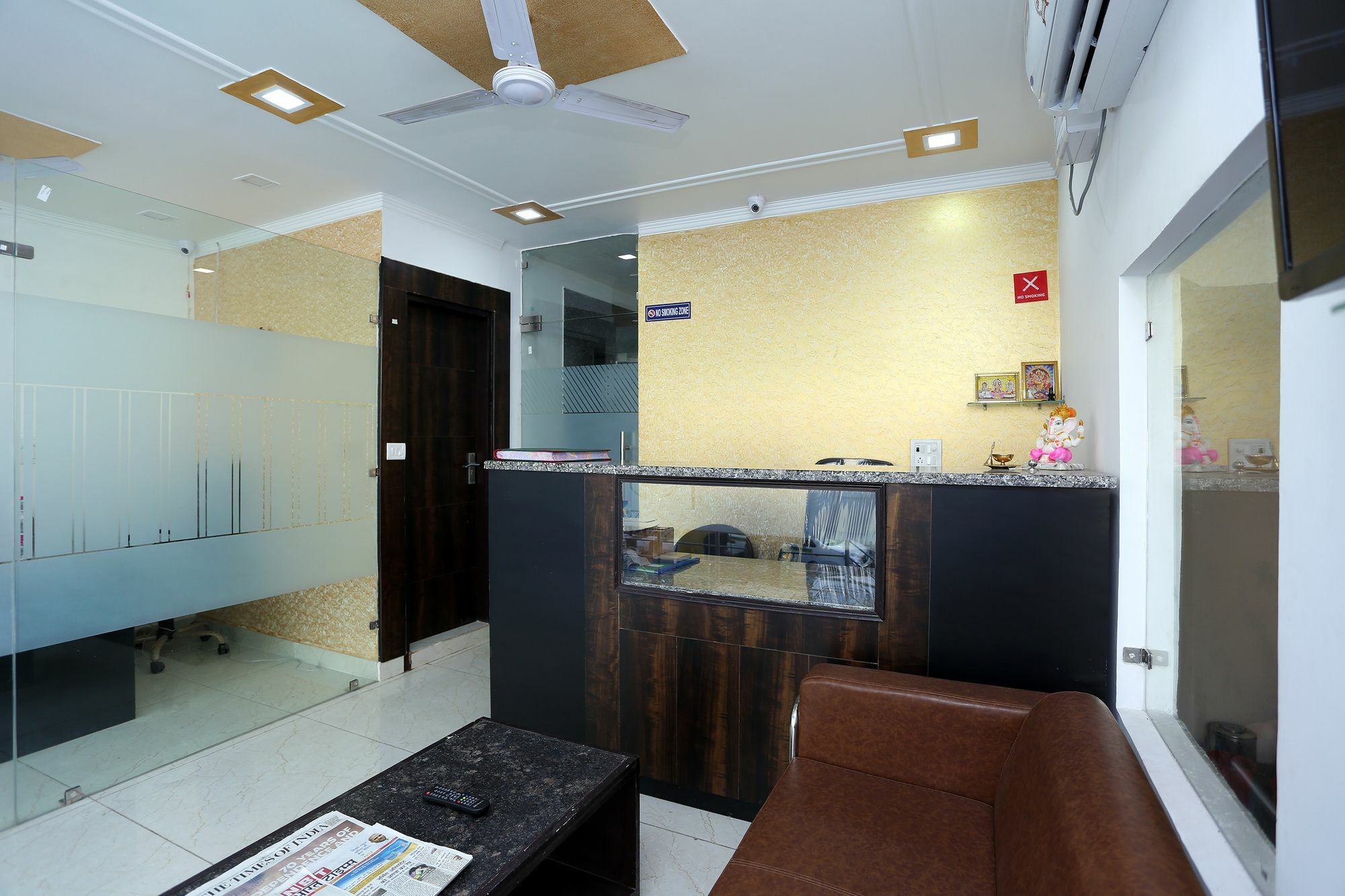Hotel Aero Stay New Delhi Bagian luar foto